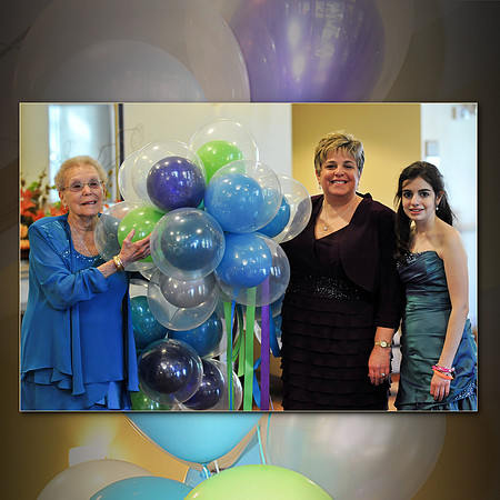 28-Baloons+Moms